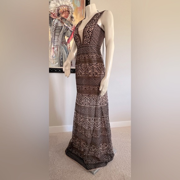 BCBGMaxAzria “Aurora” Embroidered Tulle Gown – Black & Beige – Size 0 - Picture 10 of 15